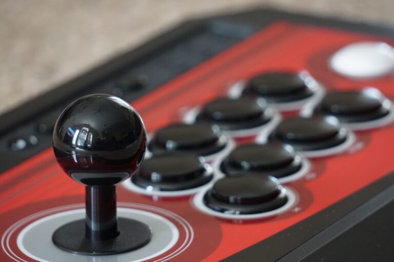 SNK tease un crossover avec Tekken 8, Reina pressentie pour décembre dans Fatal Fury